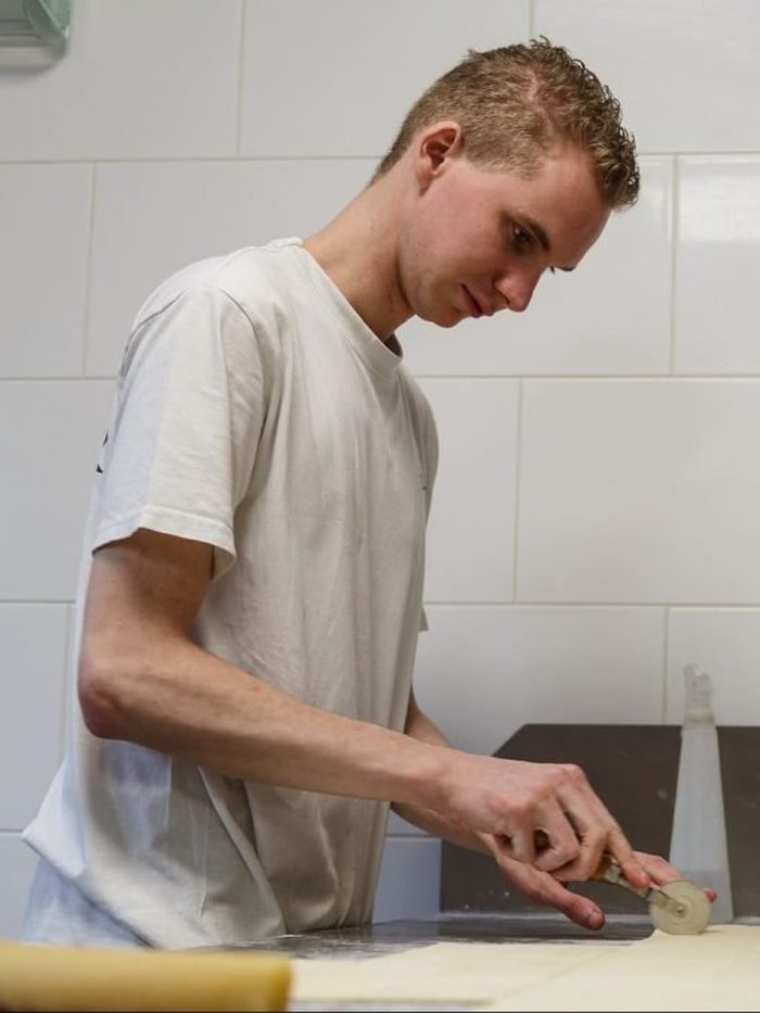 de bakker aan het werk